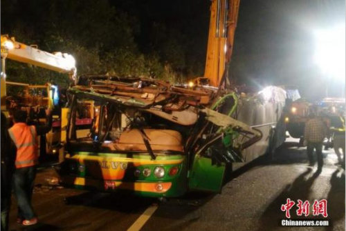 老外遇车祸说不清怎么碰的交警英语八级轻松搞定